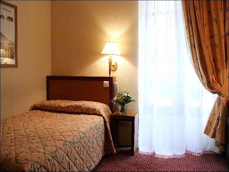 La Dependance 3* Parigi